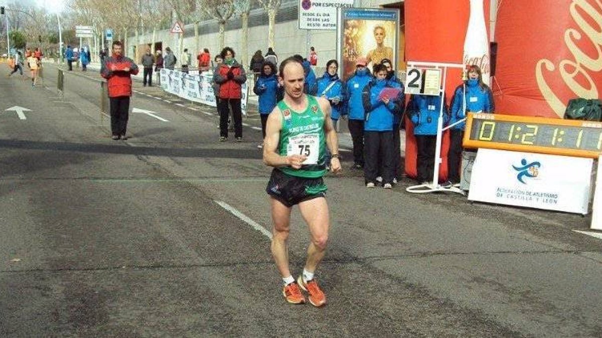 El marchador leonés Francisco Arcilla en una carrera el año pasado