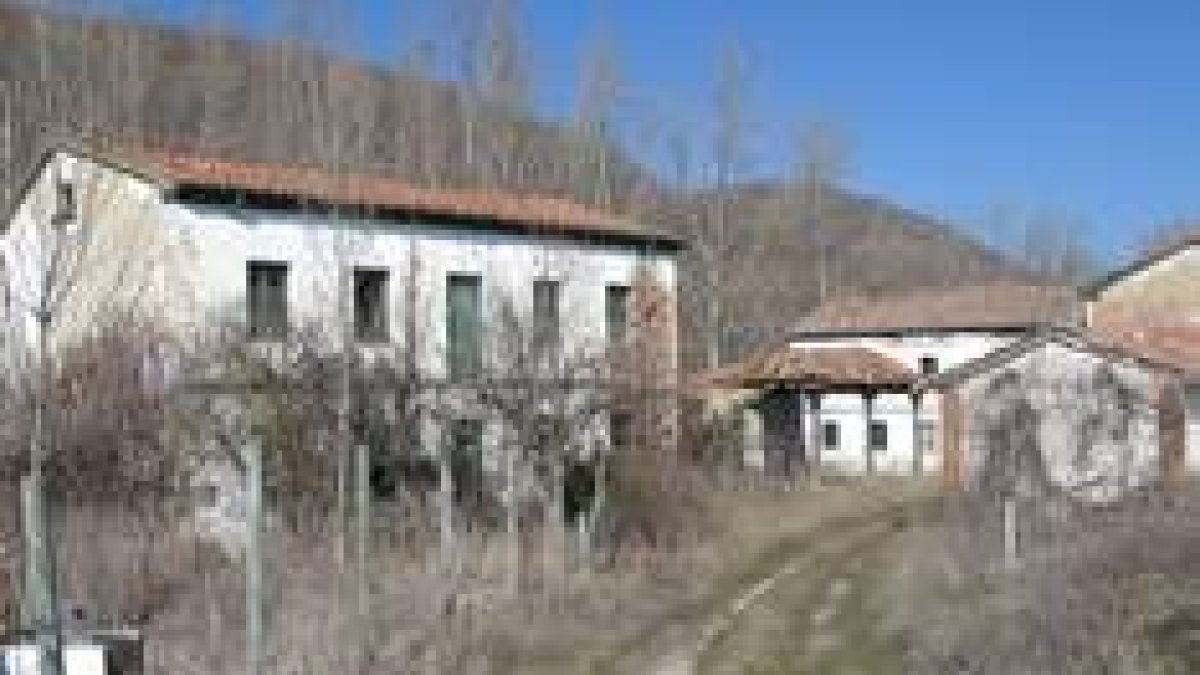 A la entrada del conjunto del molino se aprecia su abandono