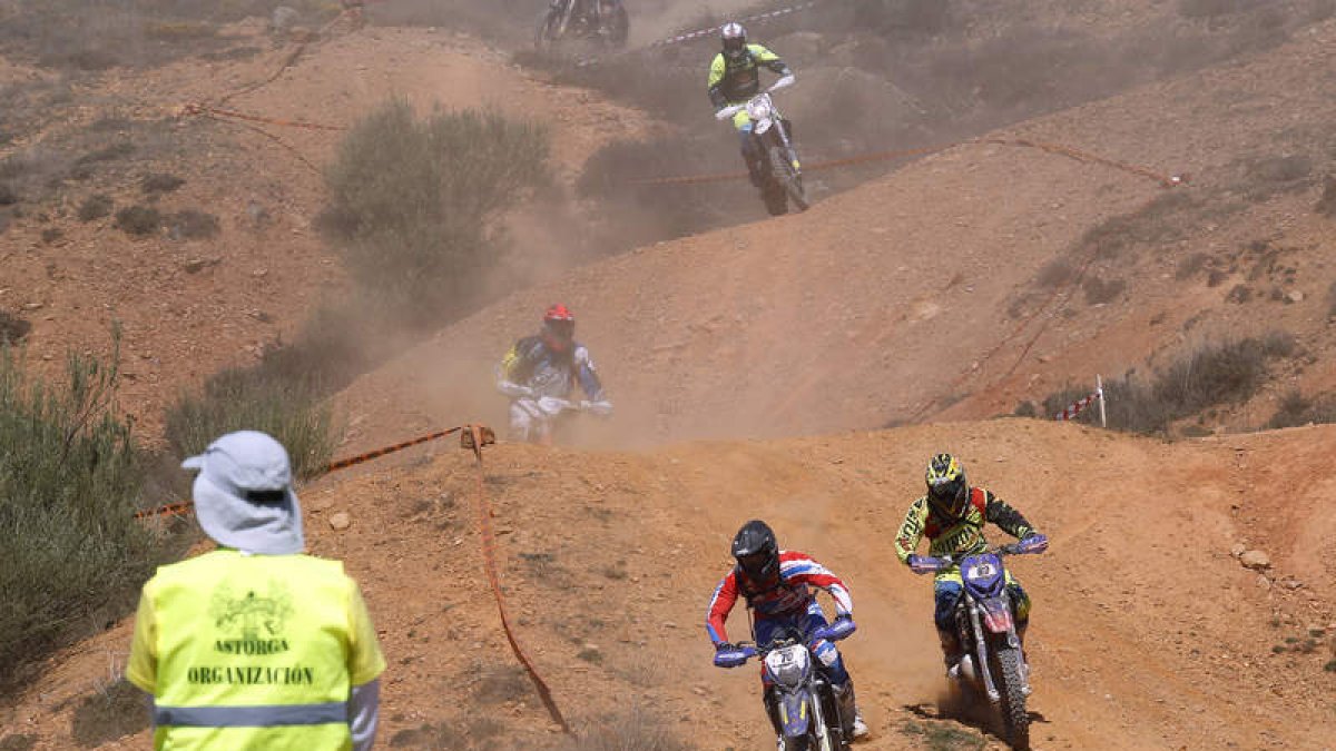 El circuito de El Sierro y sus alrededores acogieron la séptima edición del Cross Country Maragatos, un año más valedero para el Campeonato de Castilla y León. MARCIANO PÉREZ