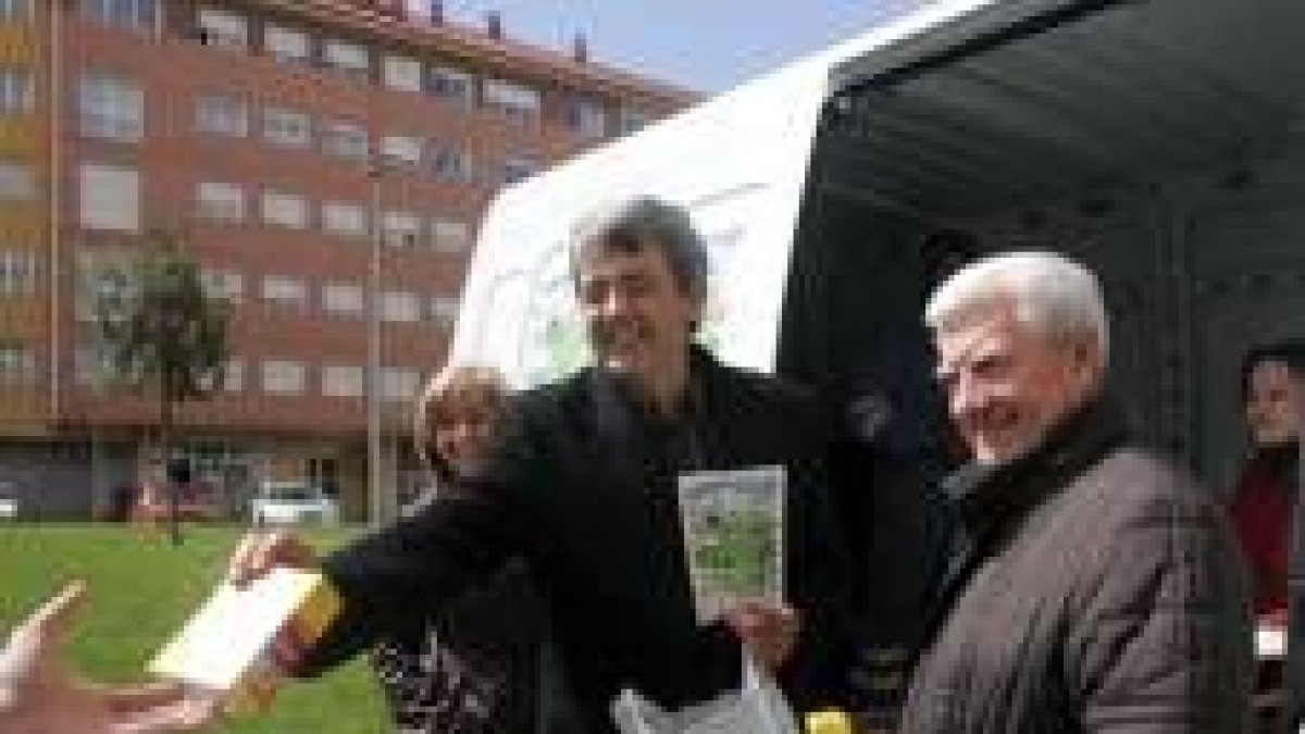 la zona, en presencia de José Antonio Ibáñez de Urbaser