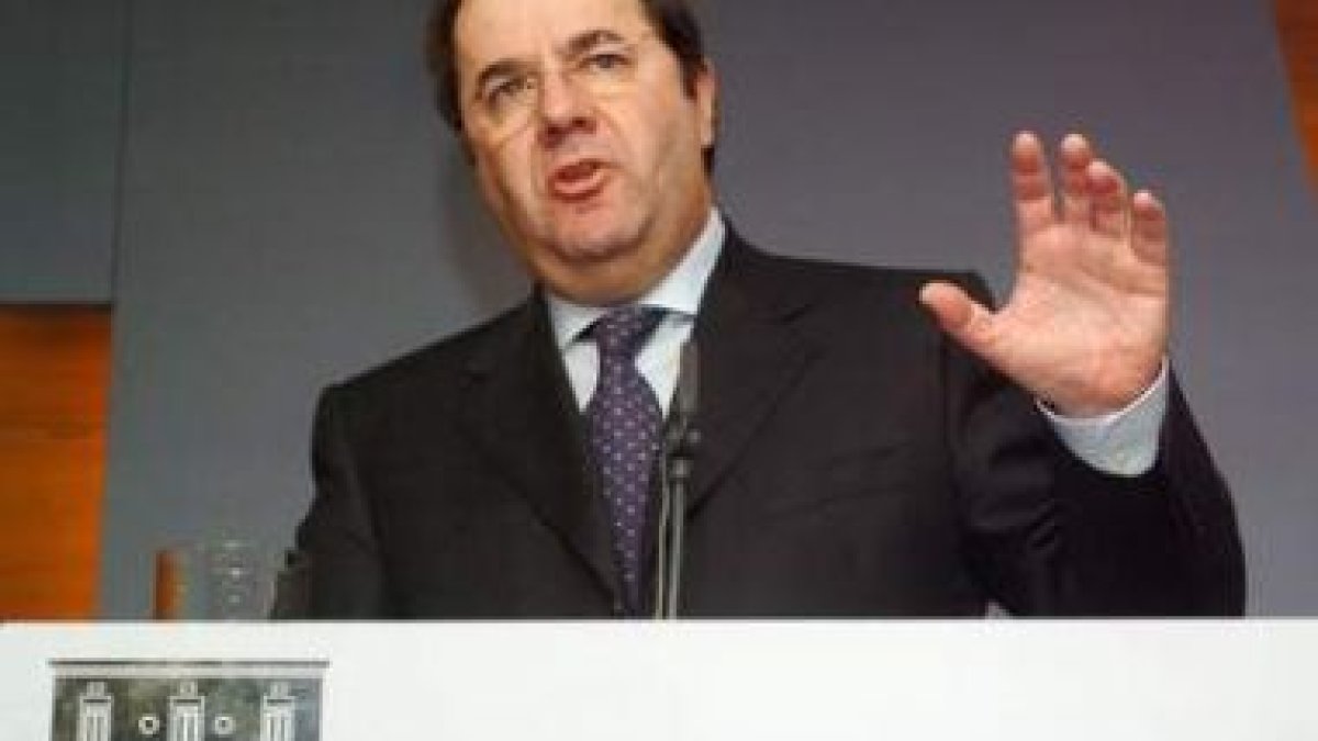 Juan Vicente Herrera, en una imagen de archivo, durante una rueda de prensa en el Palacio de La Monc