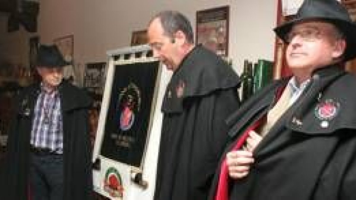 El sabor del botillo berciano, con su cofradía, será el acompañante del aroma de un buen vino Rioja