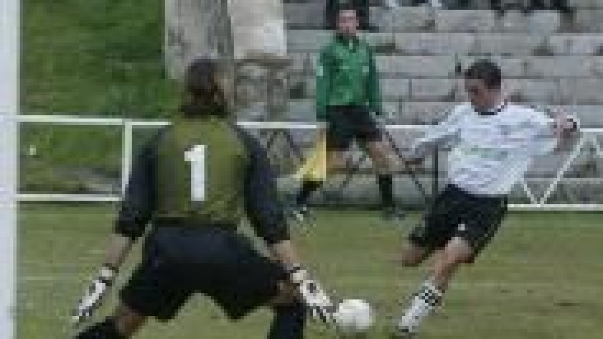 La Hullera salió derrotado en un partido muy igualado