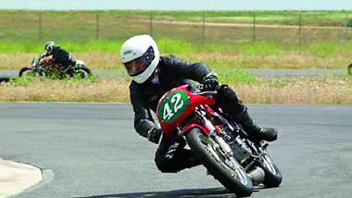 Alberto Pertejo hacía doblete con su Bultaco en Medina.