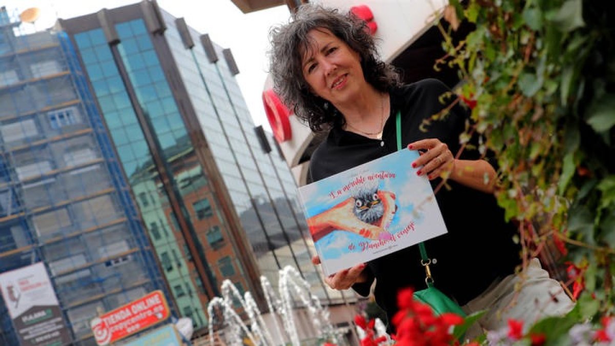 Marisa Álvarez, ayer en la plaza de Lazúirtegui de Ponferrada. ANA F. BARREDO