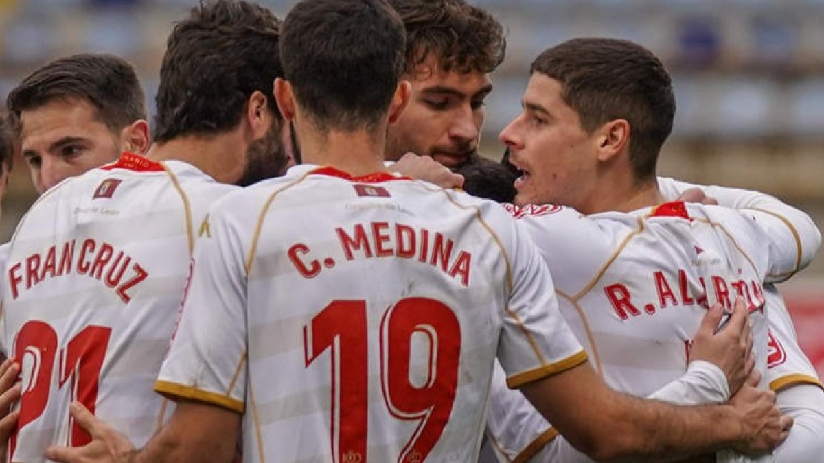 La Cultural atraviesa una alarmante sequía goleadora que le aleja del play off de ascenso. MIGUEL F.B.