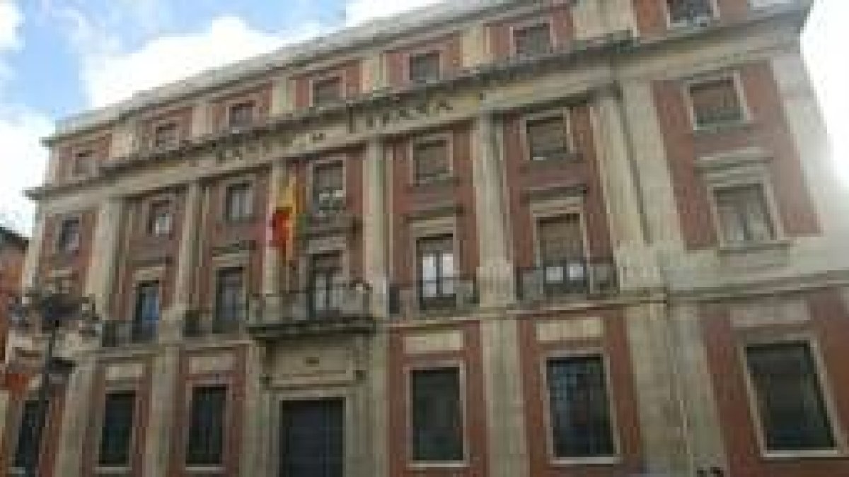 Sede del Banco de España en León, para cambiar aún antiguas pesetas