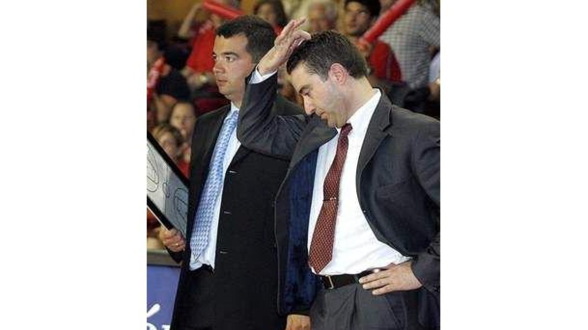 De Grado, izquierda, y Jareño, en su etapa en Baloncesto León.