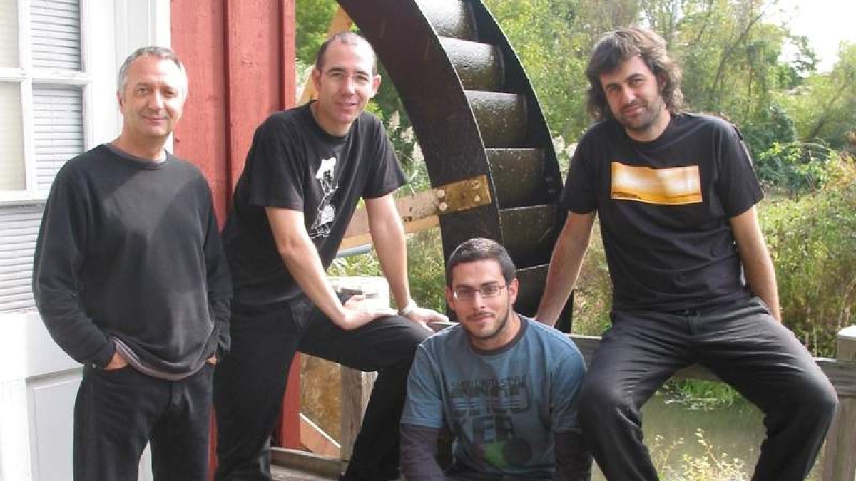 Los actuales integrantes del legendario grupo de música folk La Musgaña. DL