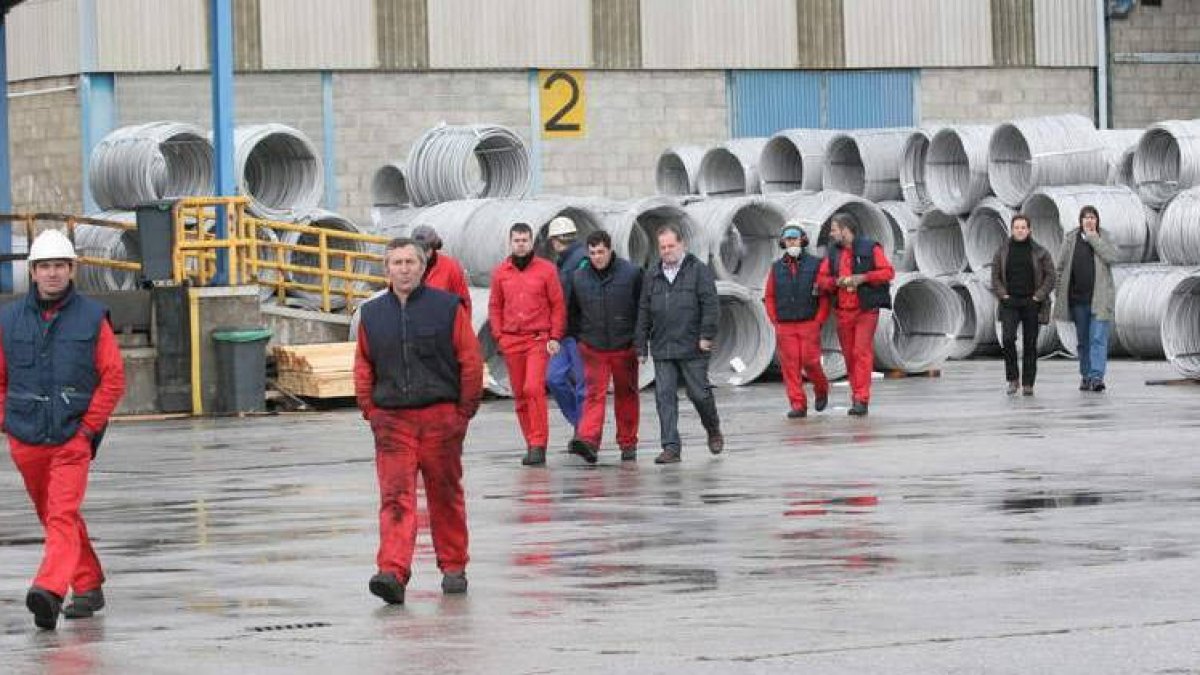 Trabajadores de la fábrica de Aceros Roldán, en las instalaciones de Santo Tomás de las Ollas, en una imagen de archivo.