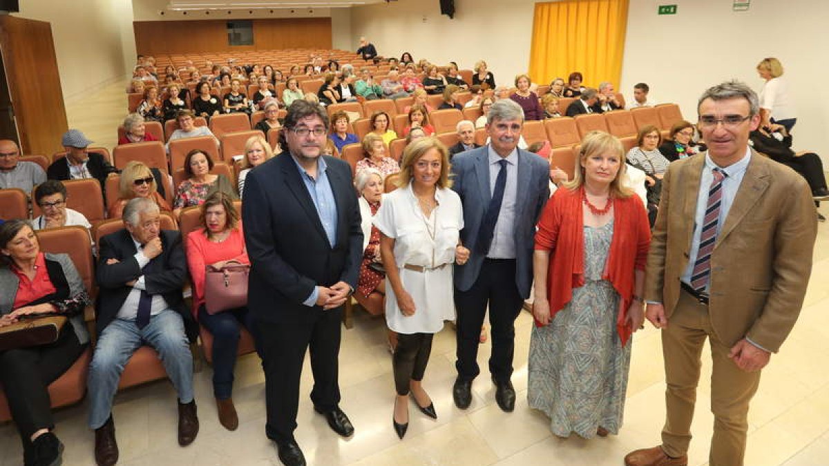 El rector García Marín clausuró en Ponferrada el curso de la Universidad de la Experiencia. L. DE LA MATA