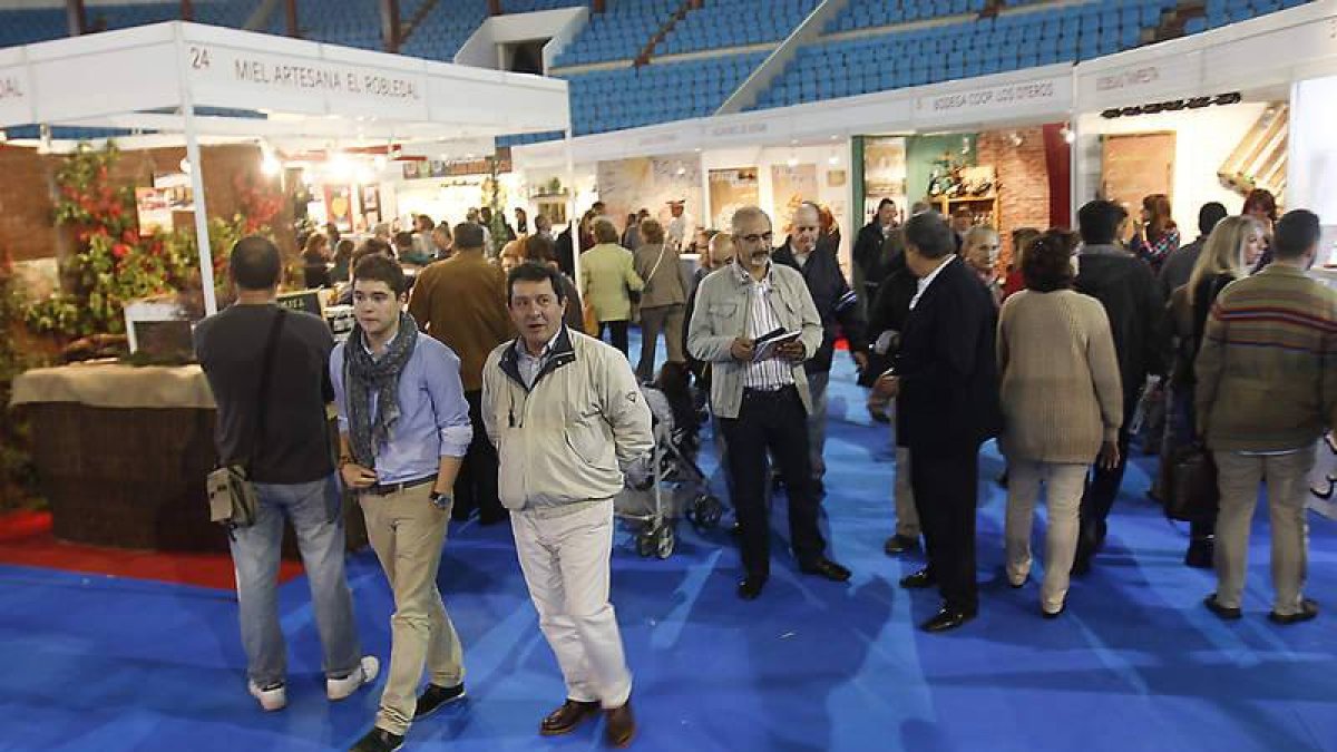 El público comenzó a abarrotar la plaza nada más abrir sus puertas a las 19.00 horas.