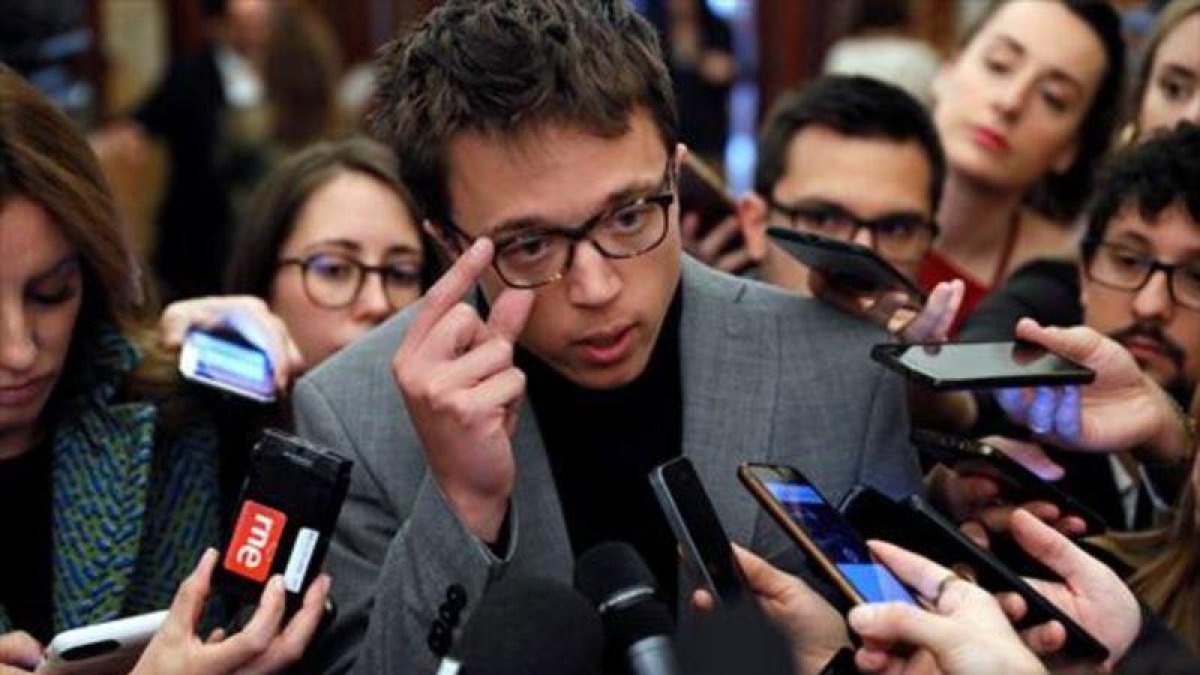 Íñigo Errejón ante la prensa, el pasado jueves en el Congreso.