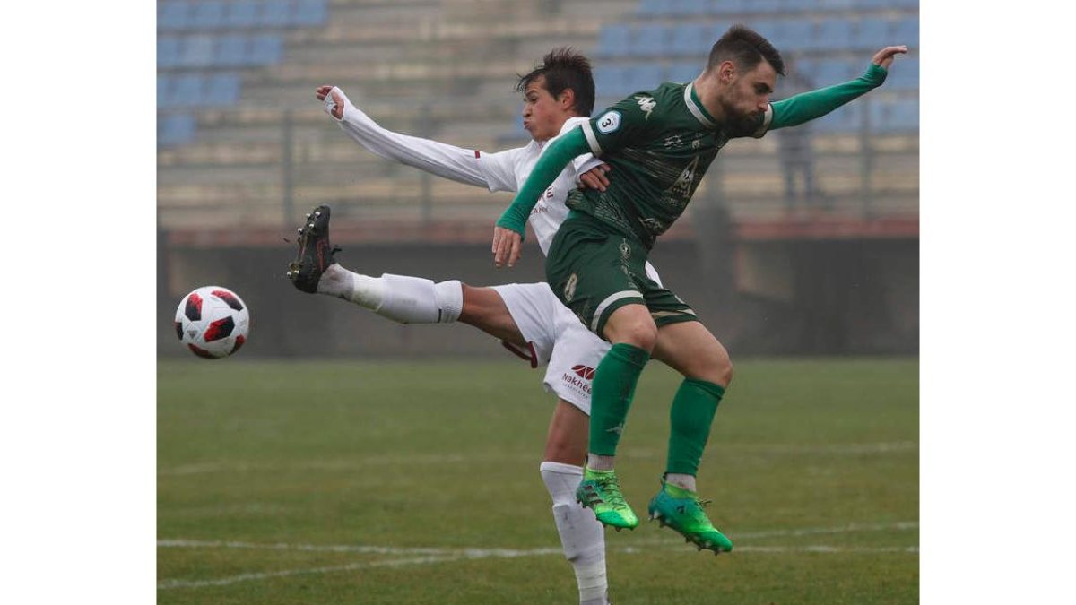Atlético Astorga y Cultural B acaban el año como los dos mejores equipos leoneses. JESÚS F. SALVADORES