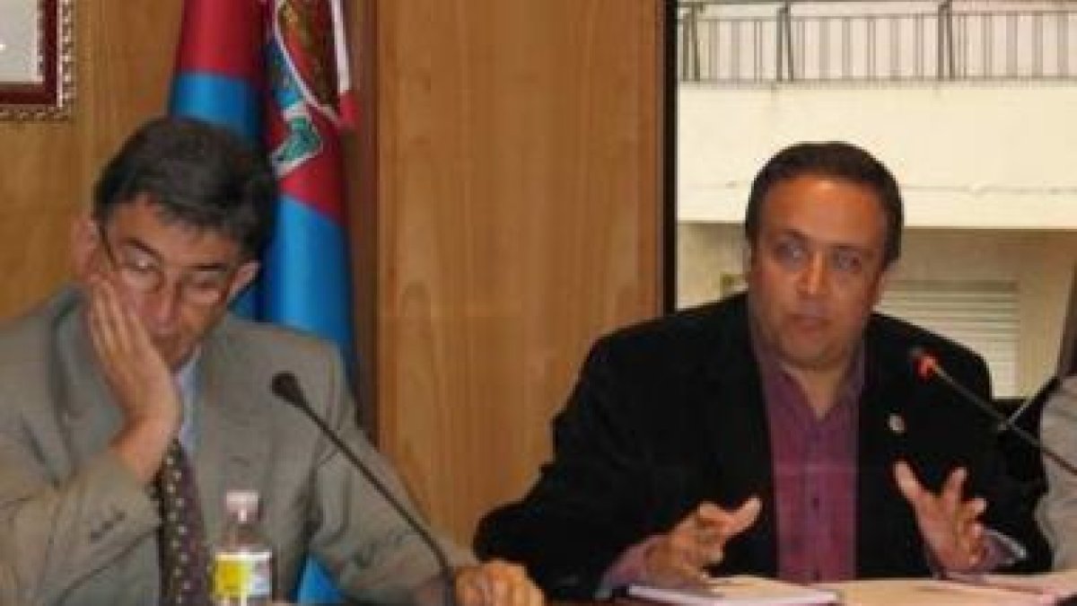 El alcalde de Bembibre y el edil de Turismo.