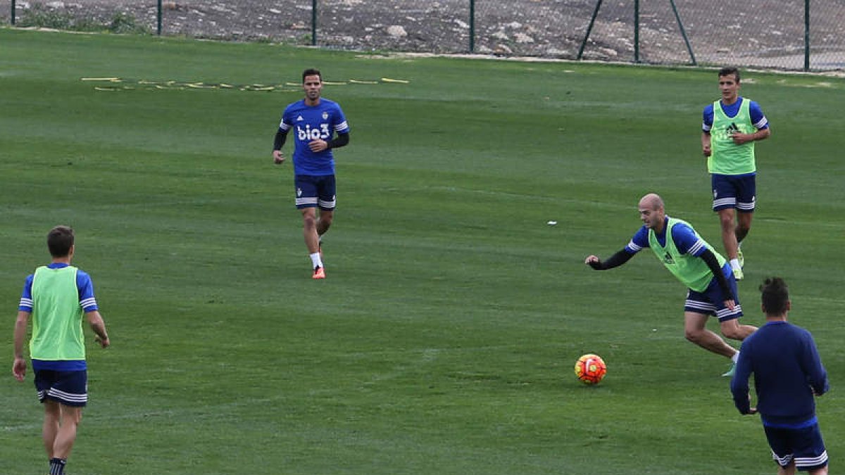 La Deportiva entrenó ayer en el Anexo de El Toralín.