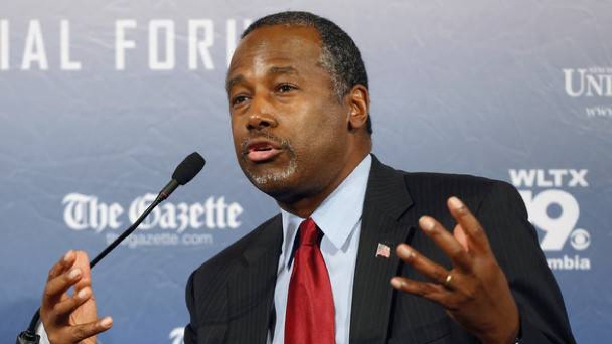 Ben Carson, precandidato presidencial del Partido Republicano de Estados Unidos, habla durante un mitin en Manchester el pasado mes de agosto.
