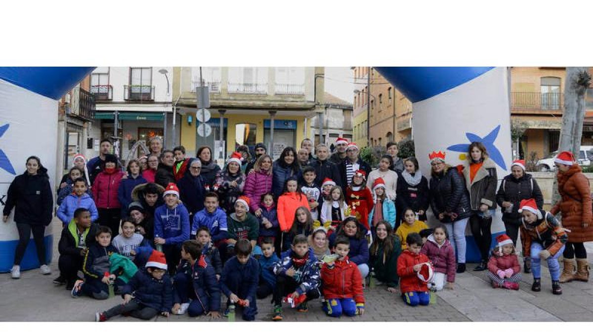 La San Silvestre de Sahagún contó con protagonismo tanto para los mayores como para los más pequeños en una jornada de atletismo y de fiesta. ACACIO