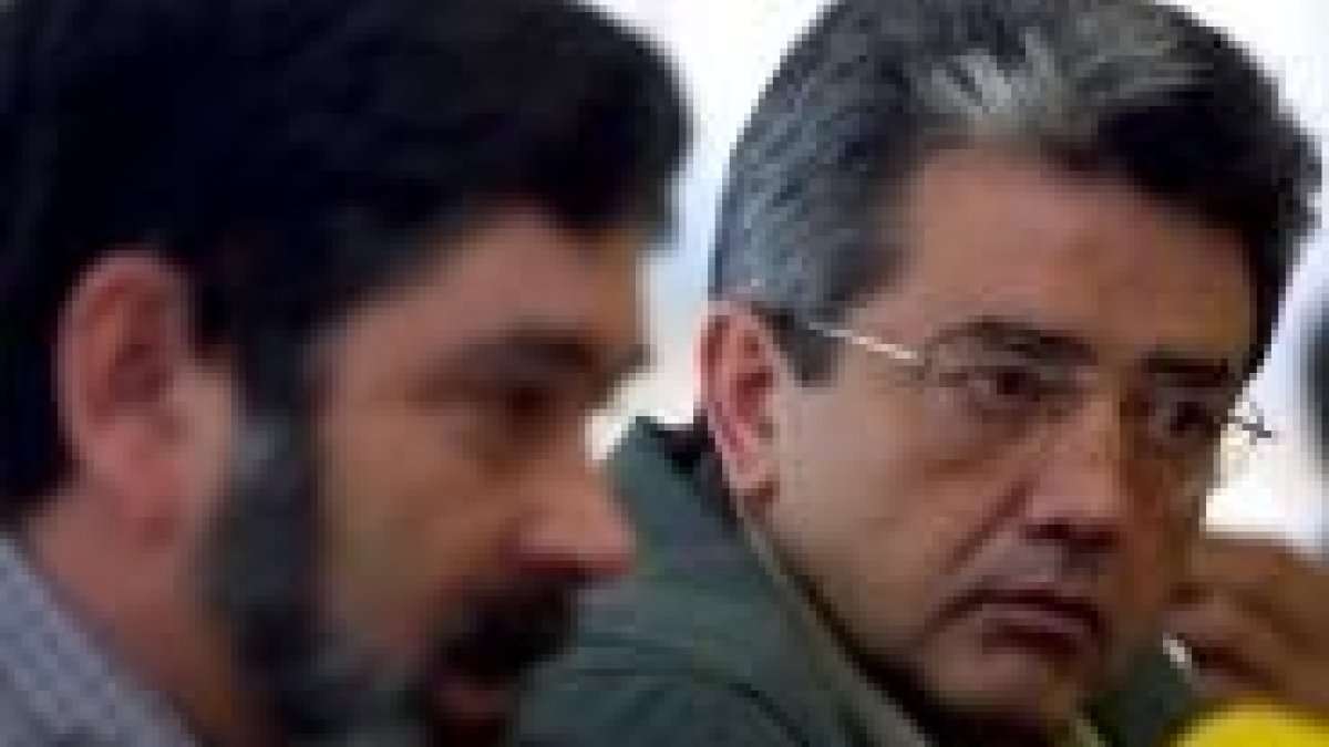Miguel Martínez, a la derecha, y Ángel Penas firmaron el acuerdo
