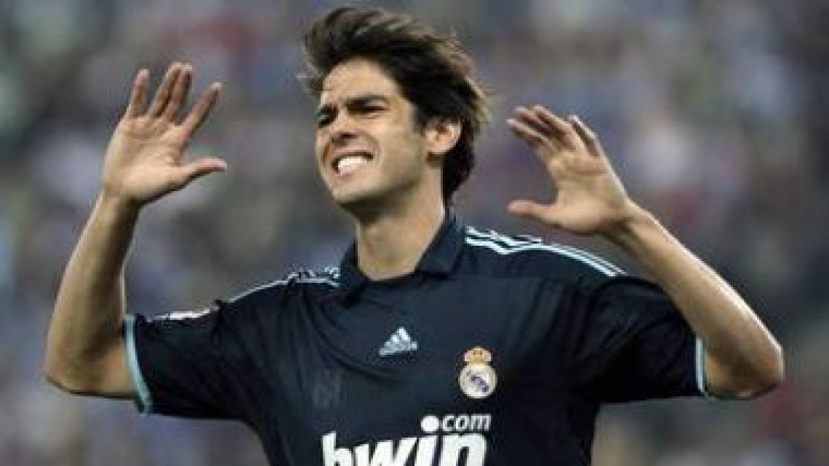 Kaká, a pesar de su gran encuentro, se lamenta tras fallar una clara ocasión de gol.