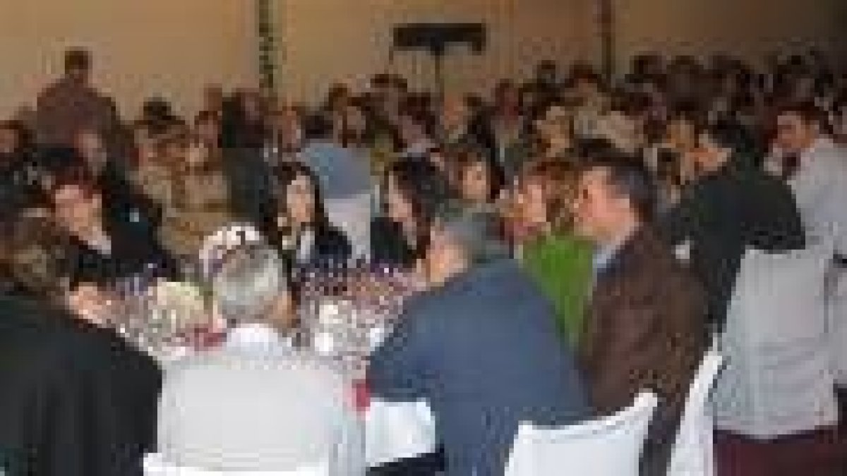 El mantenedor, Hevia, junto a las autoridades durante el pregón