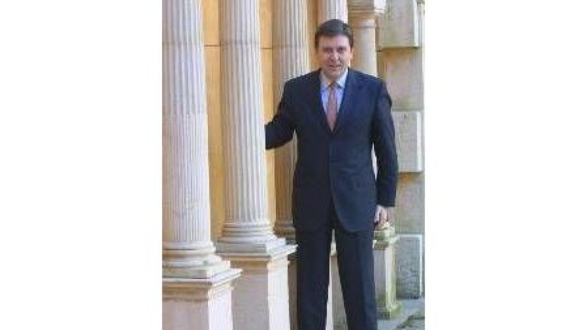 Fernández Santiago, presidente de las Cortes de Castilla y León