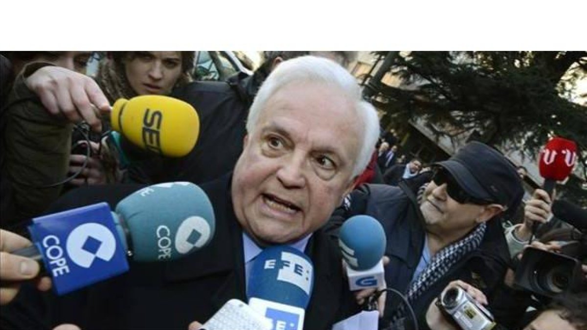 El expresidente de la Diputación de Ourense José Luis Baltar, el pasado 6 de febrero, tras declarar ante el juez.