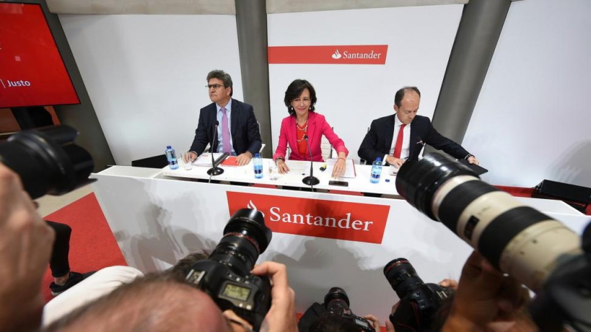 La presidenta del Banco Santander, Ana Patricia Botín, durante la presentación de la compra del Banco Popular.