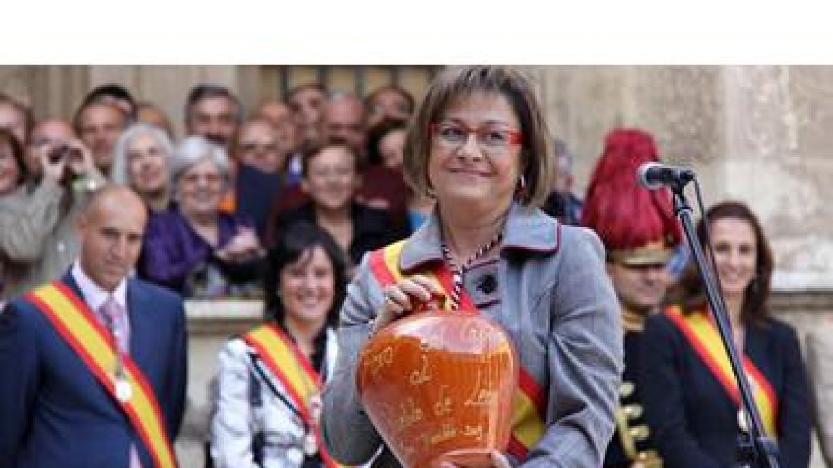 La concejala de Cultura, Evelia Fernández se enfrenta al Cabildo Catedralicio.