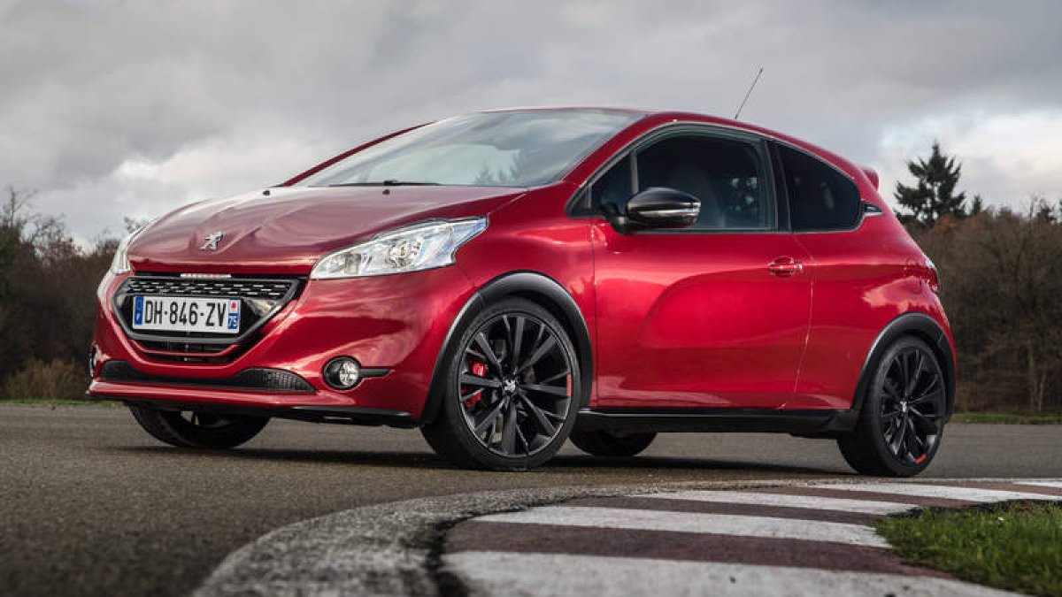 La rúbrica de Peugeot Sport aporta unas excelentes credenciales al 208 GTi 30th.