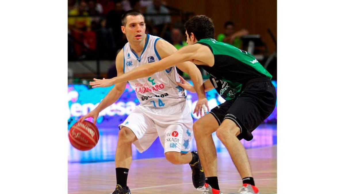 Salgado (i) es uno de los ex leoneses que destacan en la ACB.