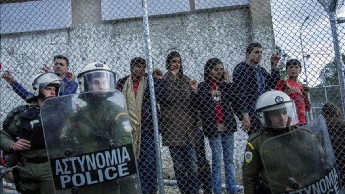 Refugiados del campamento de Moria.