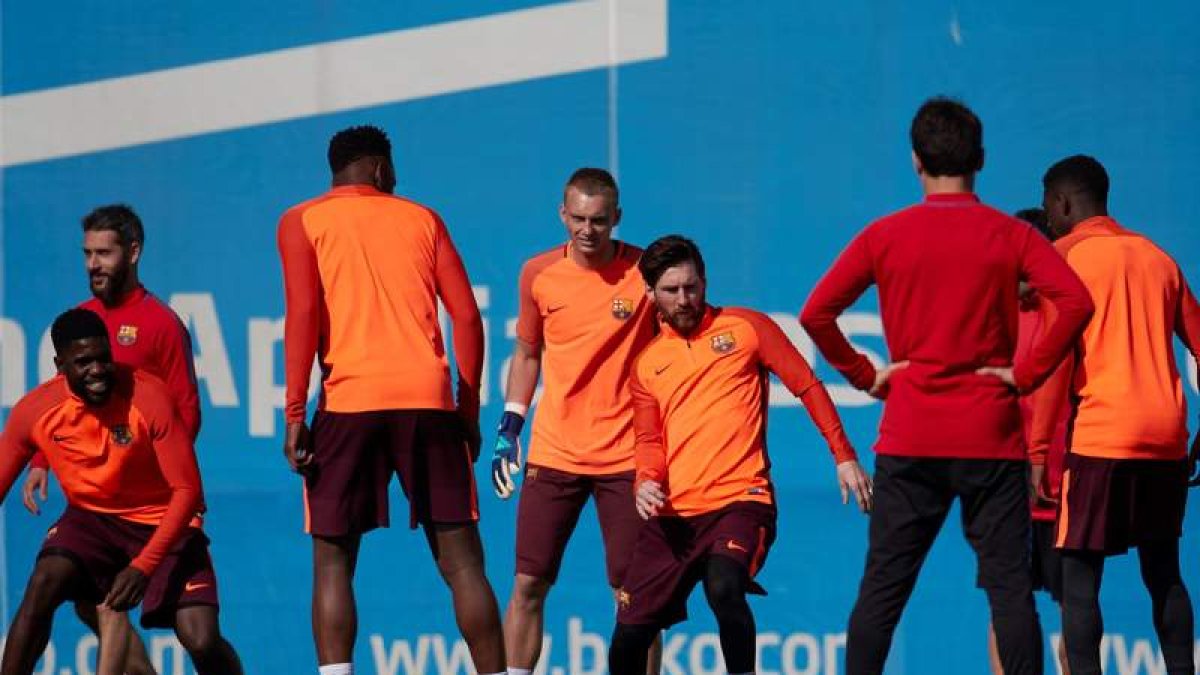 Leo Messi durante el entrenamiento que realizó para preparar el partido ante la Roma. ALEJANDRO GARCÍA