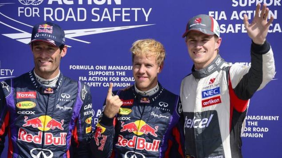Mark Webber y Sebastian Vettel celebran que Red Bull ha copado la primera línea de la parrilla del GP de Italia, hoy, en Monza.