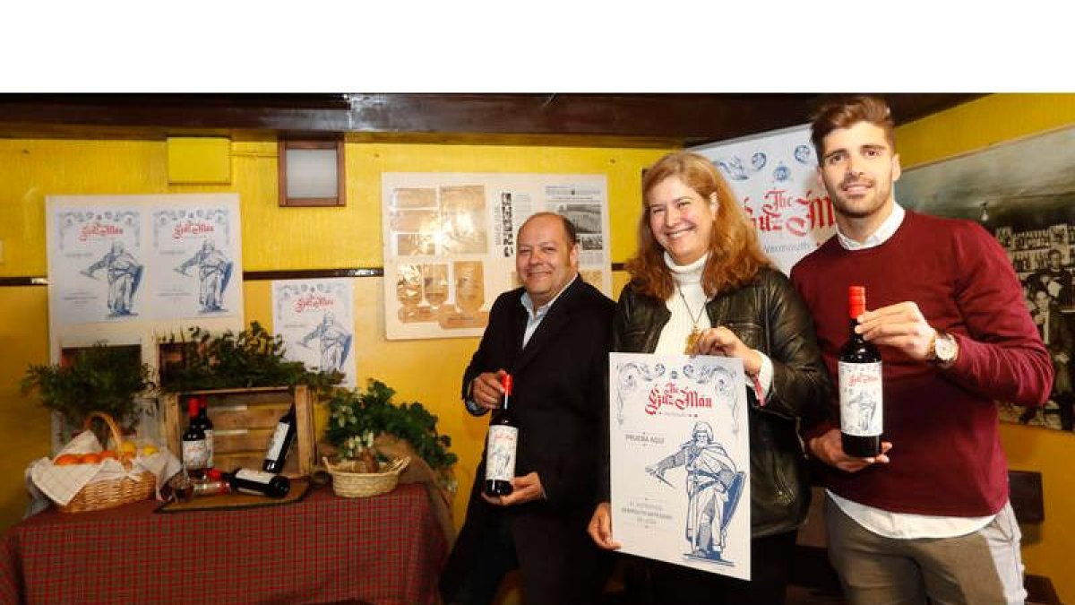 Ricardo Rodríguez, Margarita Torres e Iván González. J.F. SALVADORES