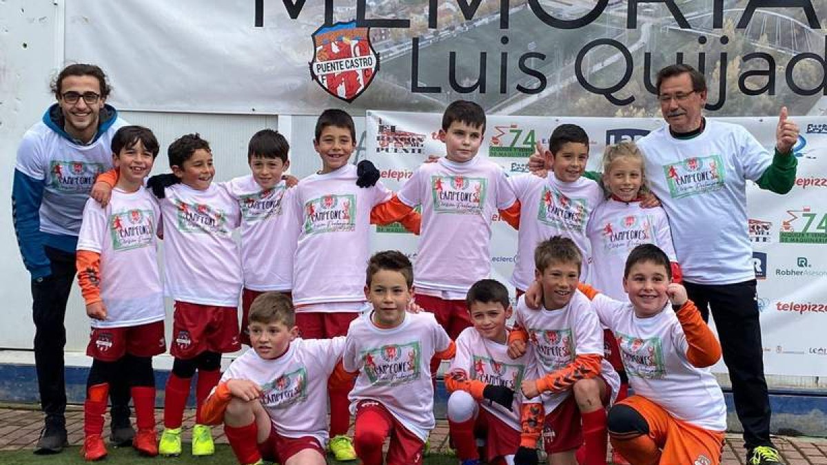 El Puente Castro, dirigido por Miguel Ángel de la Riva, brillante campeón anticipado de la 1.ª División Provincial Prebenjamín. DL