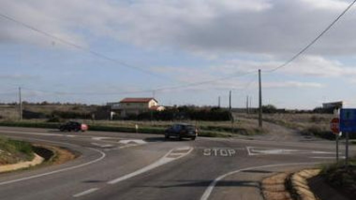 El cruce de Montejos en la N-120 será solucionado con la construcción de una rotonda.