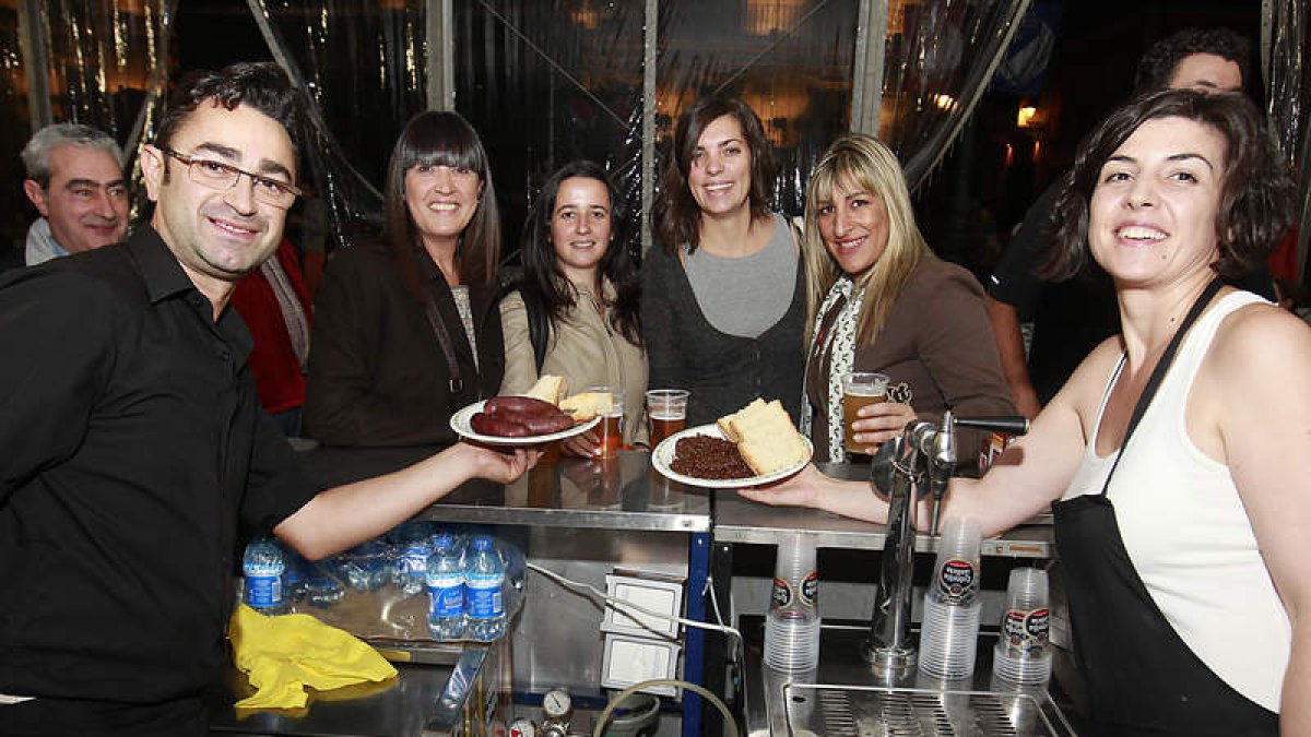 La feria de la morcilla estará hasta el próximo 7 de octubre en la plaza Mayor.