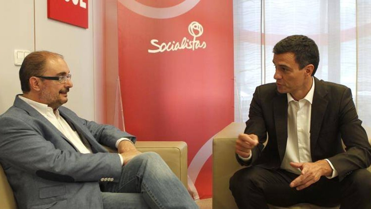 El nuevo secretario general del PSOE, Pedro Sánchez, se ha reunido hoy con el secretario general de los socialistas aragoneses, Javier Lambán.