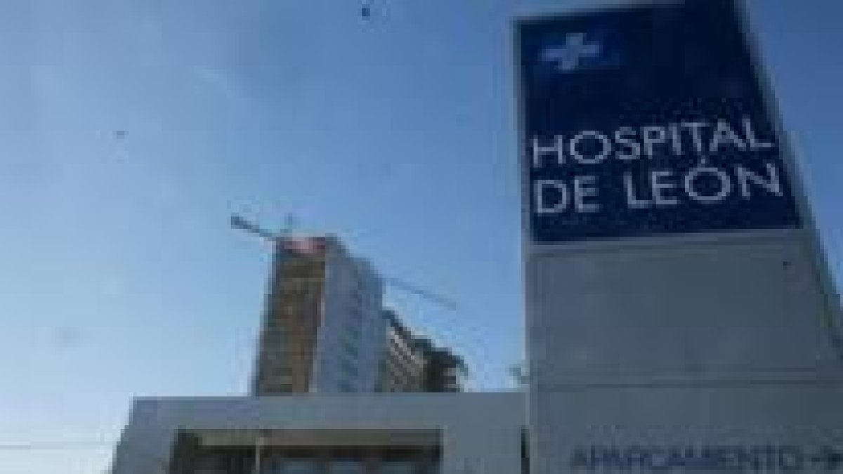 La unidad de cirugía cardíaca no se implantará en el Hospital de León hasta el próximo año