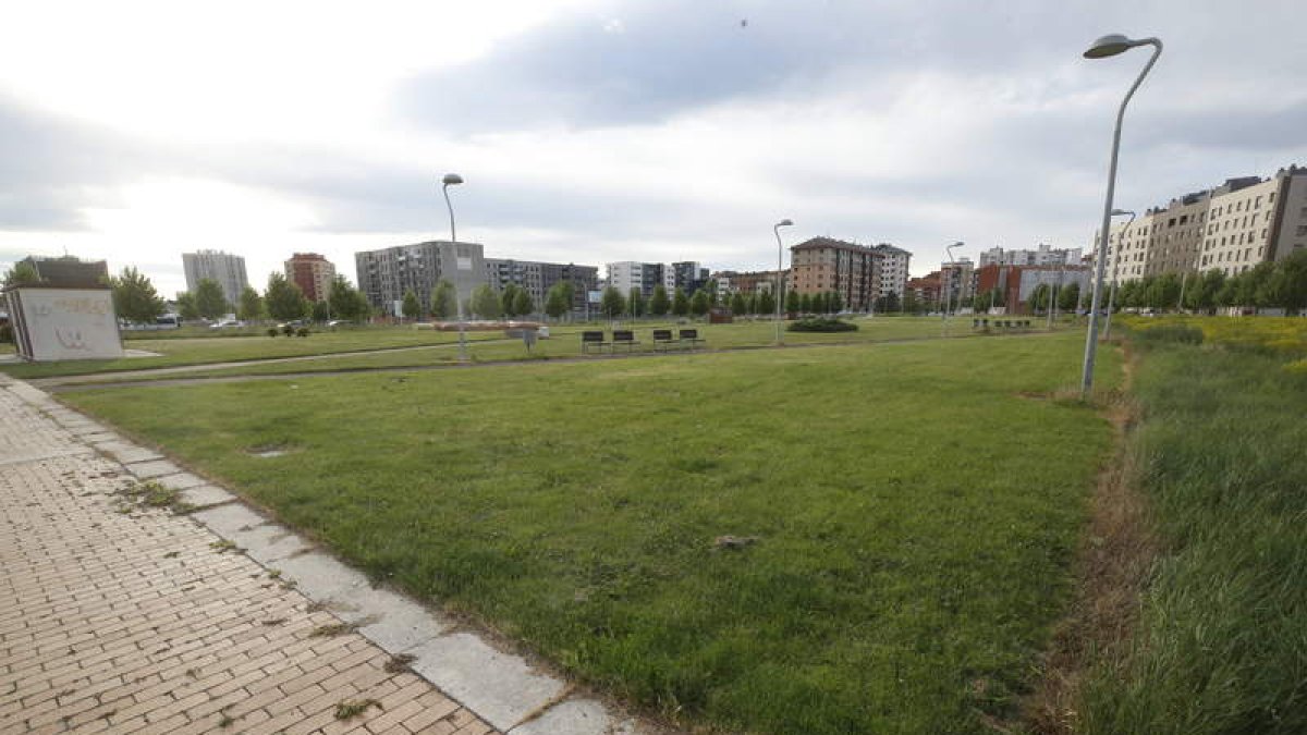 Los nuevos aparatos se colocarán en el parque de Juan Pablo II de La Lastra. RAMIRO