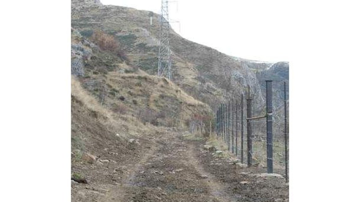 Por este tramo debe discurrir la nueva carretera a Pinos.