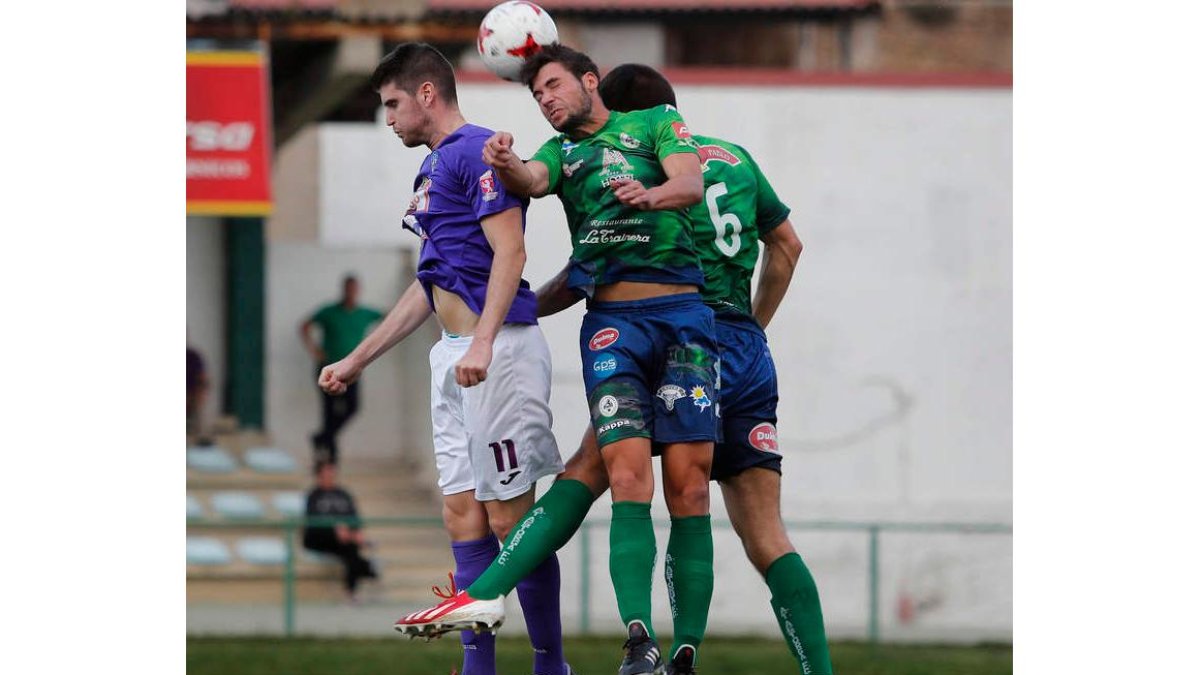 Bañezanos y maragatos firmaron tablas en la primera vuelta. JESÚS