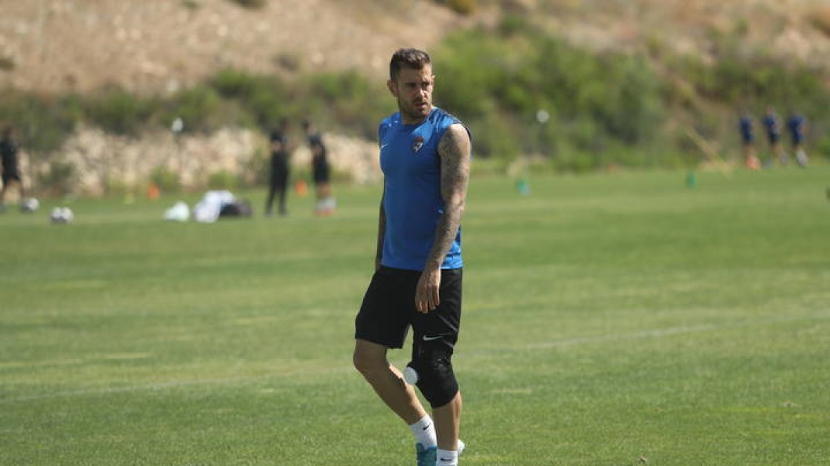 Jon García es objeto de deseo del equipo departamental, que ya contó con su cesión tras el mercado invernal. L. DE LA MATA