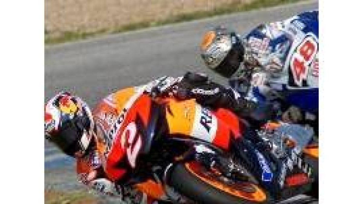 Pedrosa y Lorenzo durante los entrenamientos en España