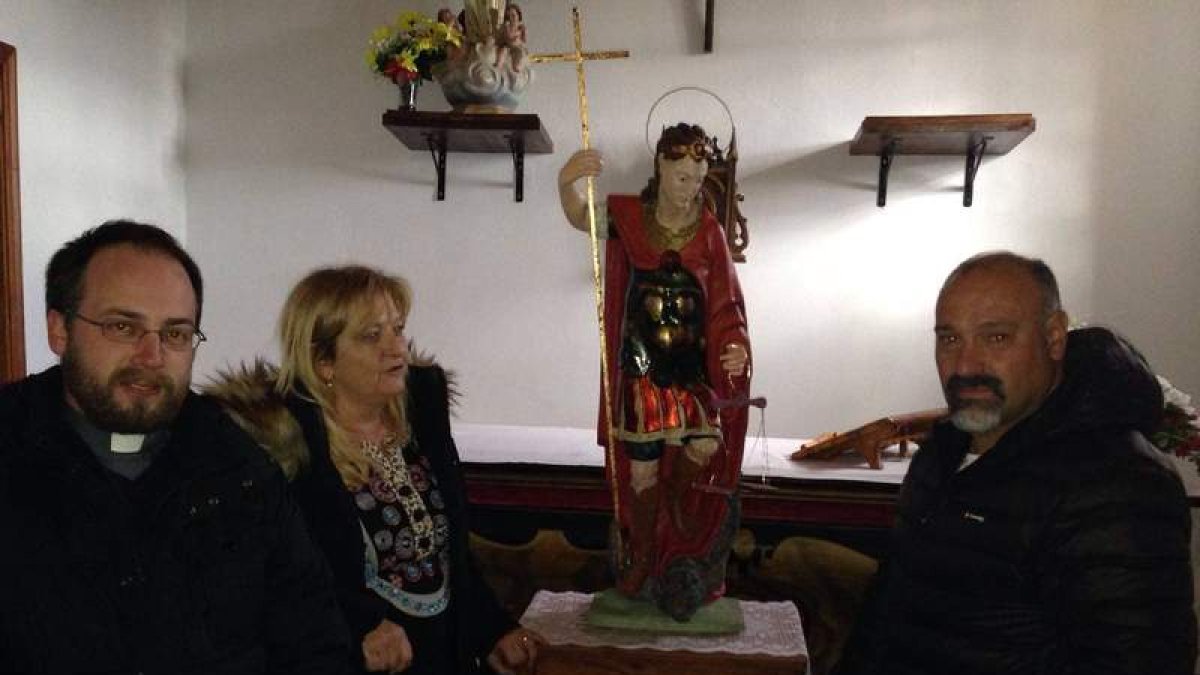 La concejala de Cultura comprobó la restauración de la pieza. DL