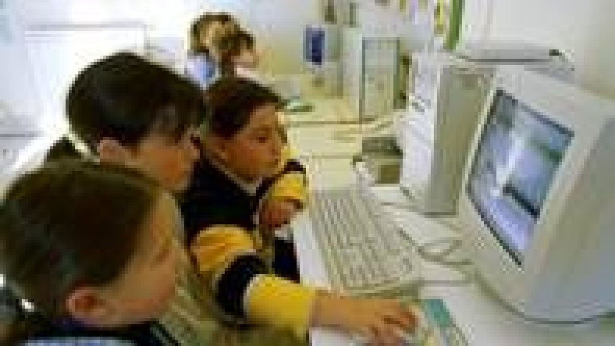 Sólo un tercio de los menores que se conectan buscan información