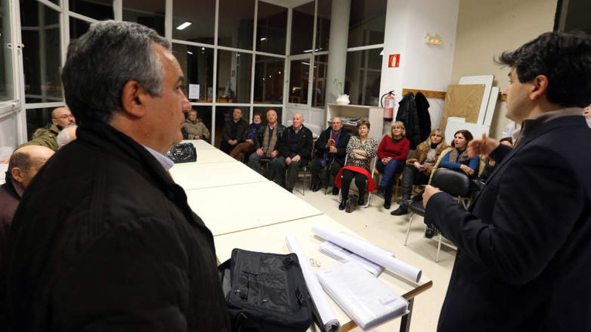 La última reunión de los afectados por el dique del Sil, celebrada el jueves.