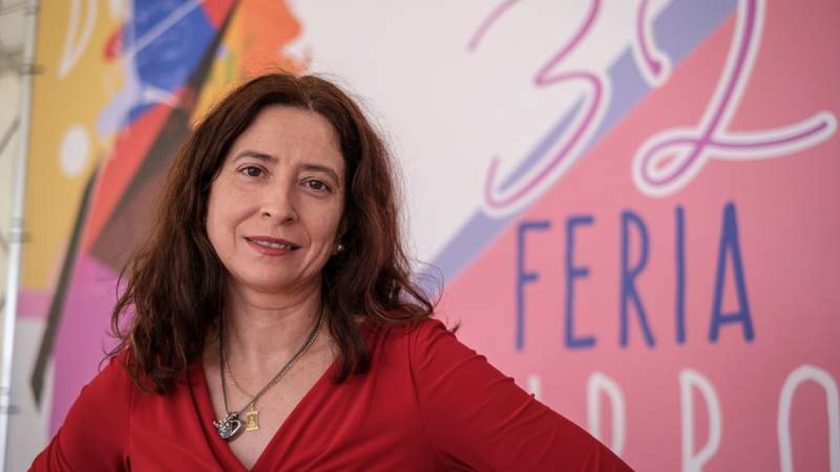 Ana Merino en una foto de archivo poco después de recibir el premio Nadal en 2020. ÁNGEL MEDINA