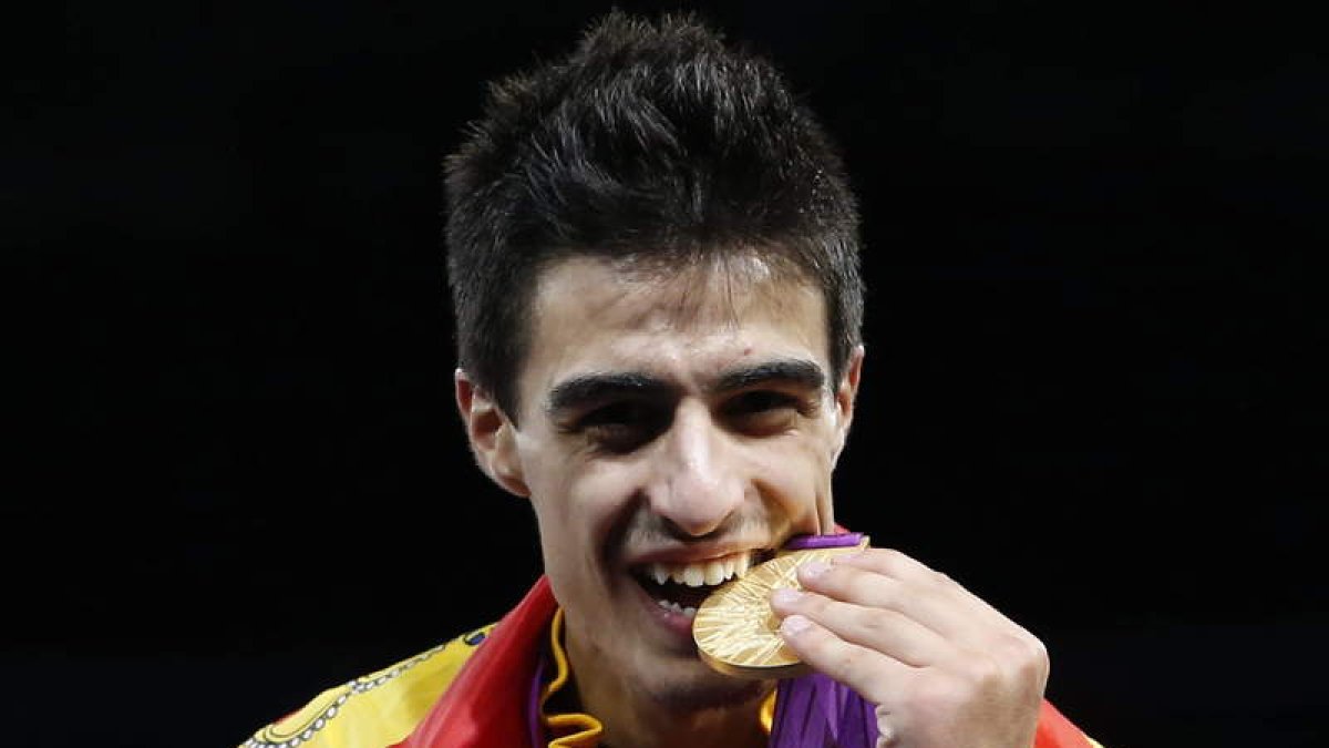 Joel González celebra su oro tras ganar a Daehoon Lee.
